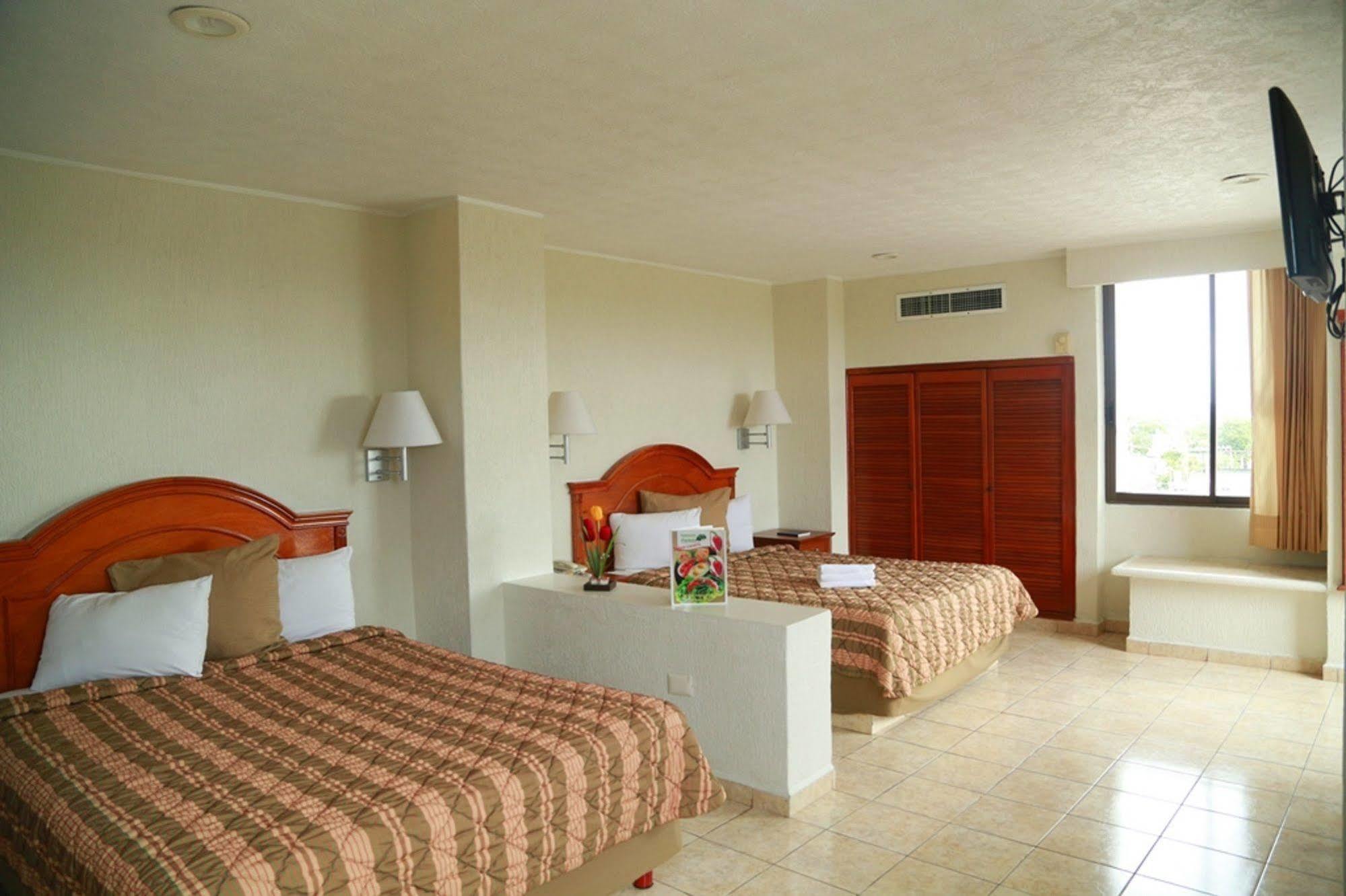 Hotel & Suites Real Del Lago Villahermosa Buitenkant foto